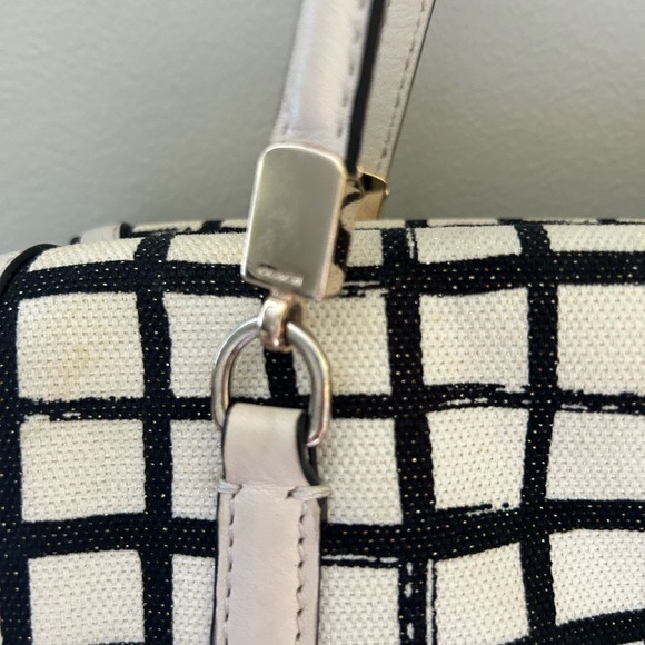 Excellent Used Condition Blk and cream Coach Satchell handbag - Picture 6 of 15